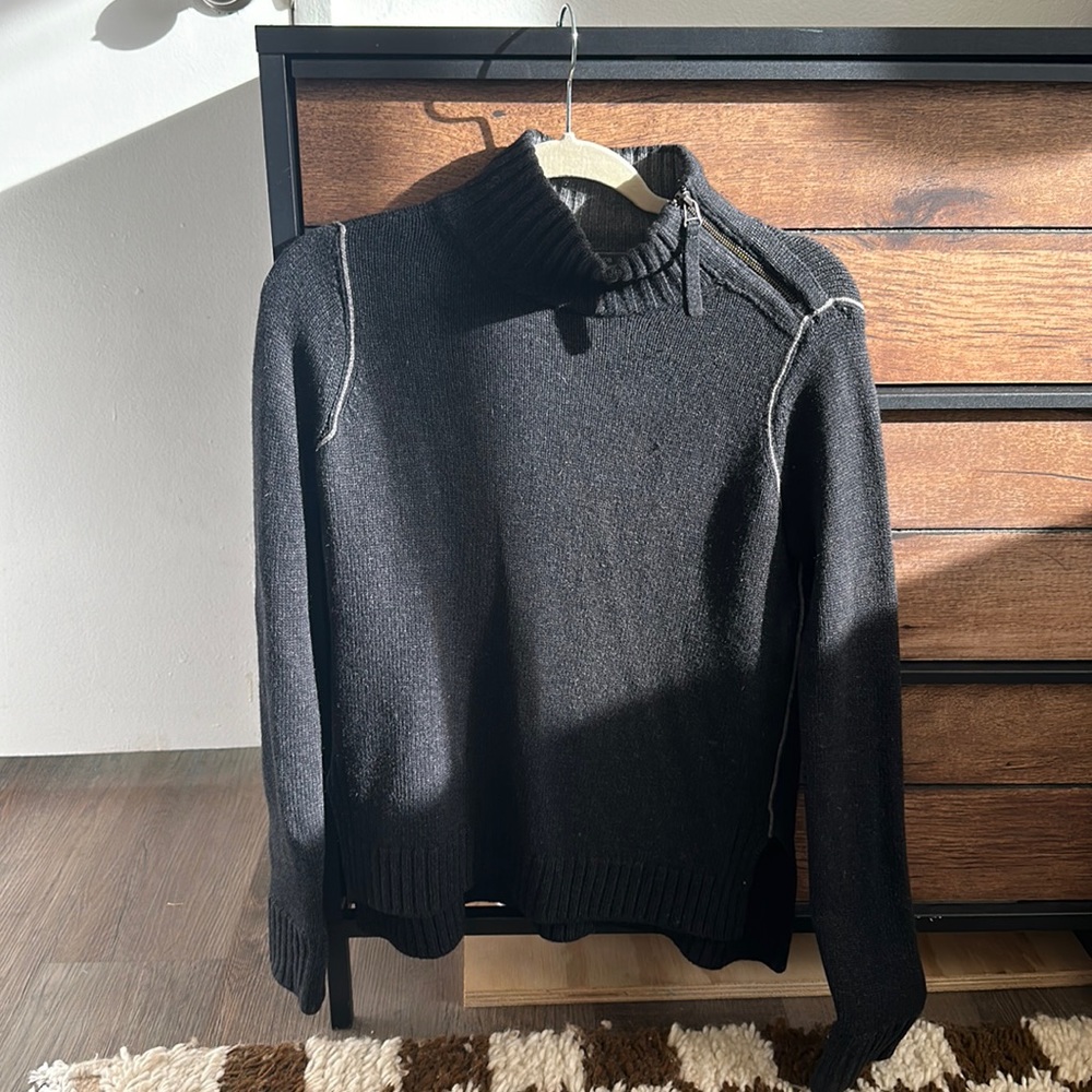 VINCE Black Cashmere Sweater XS
